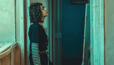 Dámske gotické mikiny – pohodlie v temnom štýle