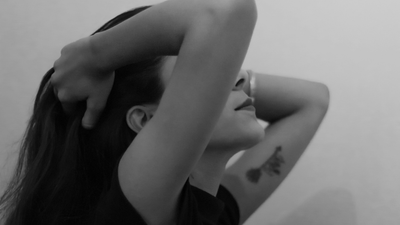 Ako nosiť gotické sukne s vysokým pásom – tipy na styling