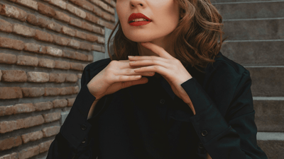 Gotický minimalizmus – menej znamená viac v pánskom šatníku