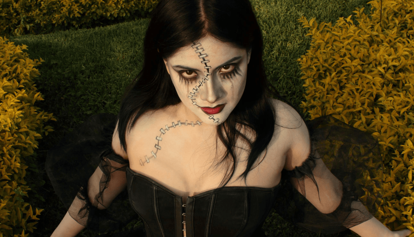 Štylizácie s korzetovými šatami na výnimočné príležitosti - Castle Gothic