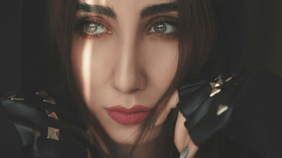 Gotický štýl na leto – ľahké topy a tričká v tmavých farbách