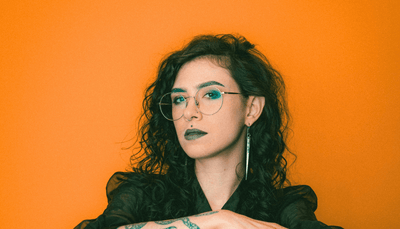 Gotické dámske plášte – temná elegancia na zimu