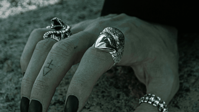 Goth na scéne: mužská gotická móda v divadle a dráme