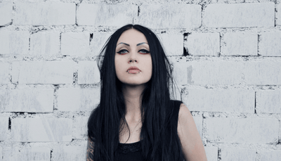 Ako sa obliekať v gotickom štýle? Praktický sprievodca gotickou módou a trendmi